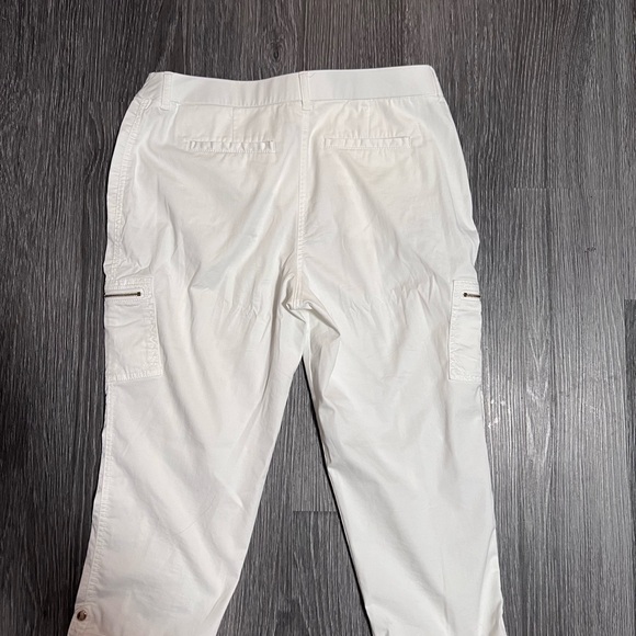 shorts. white color with gold details. size 1p excellent condition - Picture 5 of 8